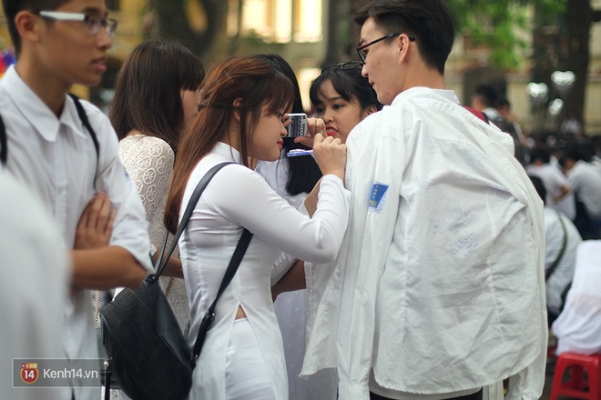 Học sinh trường Phan Đình Phùng đội mưa trong ngày Bế giảng - Ảnh 10.