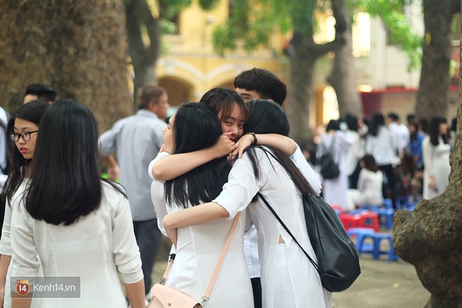 Học sinh trường Phan Đình Phùng đội mưa trong ngày Bế giảng - Ảnh 14.