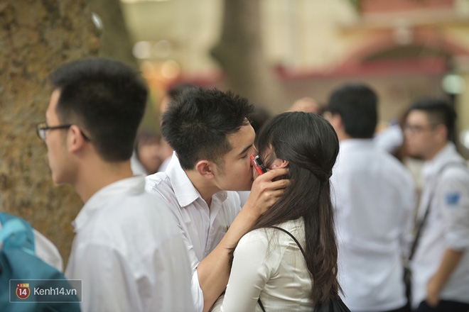 Học sinh trường Phan Đình Phùng đội mưa trong ngày Bế giảng - Ảnh 17.