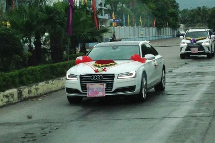 Hon 60 xe sang tien ty 