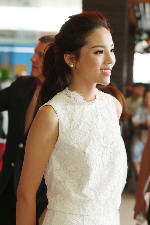 ky-duyen-tuoi-tan-ra-san-bay-don-a-hau-hoan-vu-2015-1