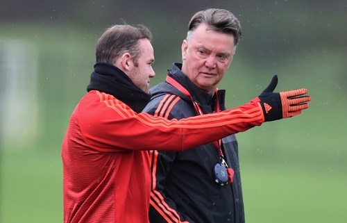 MU: Mourinho báo cho Van Gaal biết quyết định sa thải - 2
