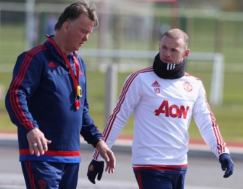 MU: Mourinho báo cho Van Gaal biết quyết định sa thải - 3