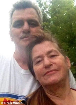 chong-nam-chat-tay-vo-tren-giuong-benh-truoc-khi-qua-doi-1