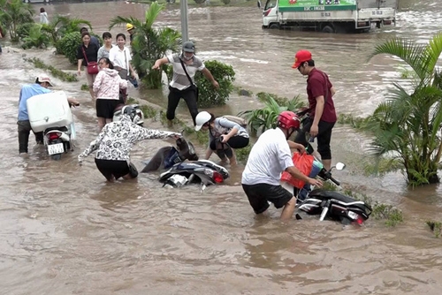 co-quan-khi-tuong-ha-noi-trai-qua-con-mua-hiem-gap