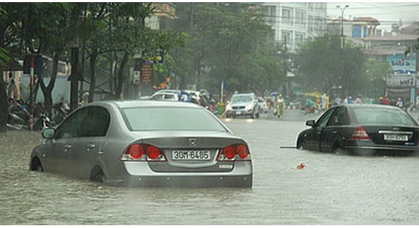Lái xe qua nơi ngập nước như thế nào cho an toàn?