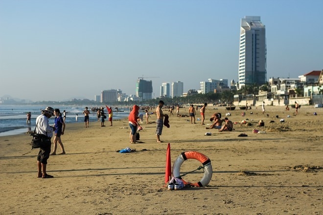 Tieu tien tai bai bien Da Nang se bi phat 300.00 dong hinh anh 1