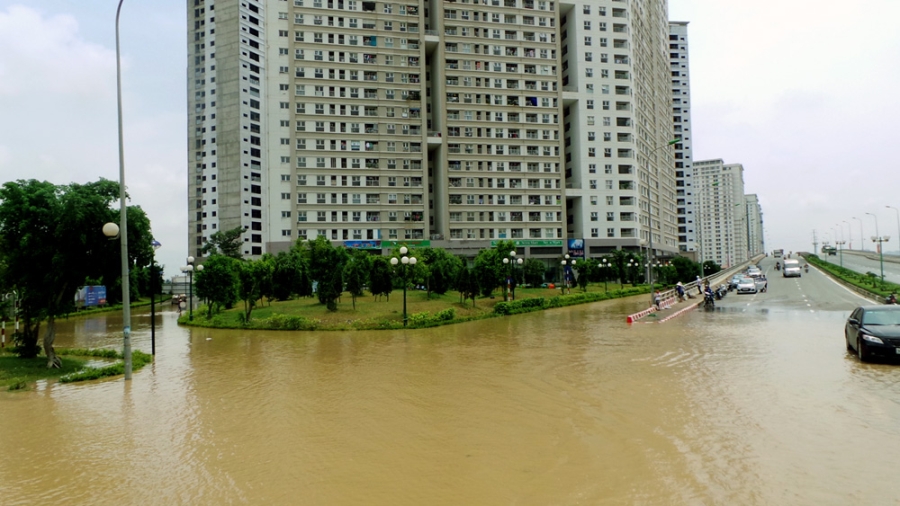 Khu nhà như một ốc đảo giữa thủ đô.