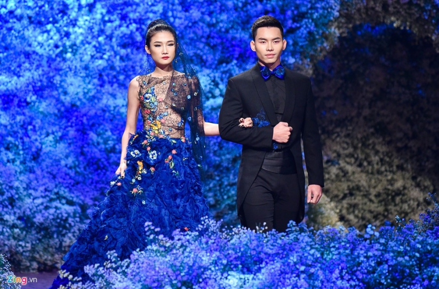 Hoa hau Phap noi bat khi catwalk cung Pham Huong hinh anh 5