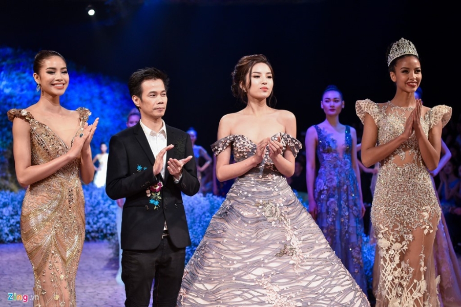 Hoa hau Phap noi bat khi catwalk cung Pham Huong hinh anh 14