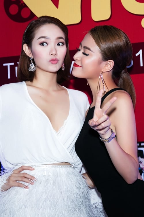 hoang-thuy-linh-khoe-lung-tran-ben-ban-than-minh-hang-3