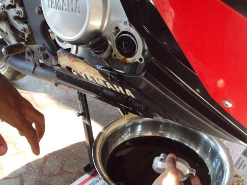 Xe máy bị ngập nước có nên thay dầu không? - Ảnh 3
