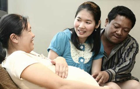 Đại gia U50 đặt cọc cả nửa tỷ để 'đẻ thuê' con trai bằng mọi giá - Ảnh 1