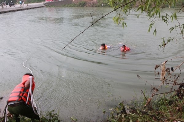 Hai phu nu bi lu cuon troi o Thai Nguyen hinh anh 1