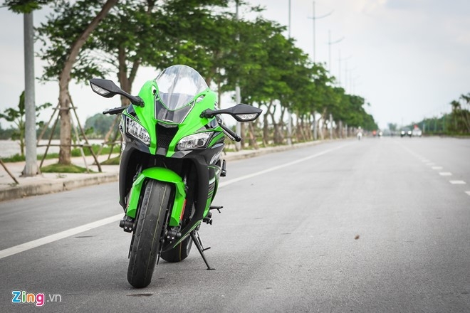 Kawasaki ZX-10R 2016 dau tien tai Ha Noi gia hon 500 trieu hinh anh 3