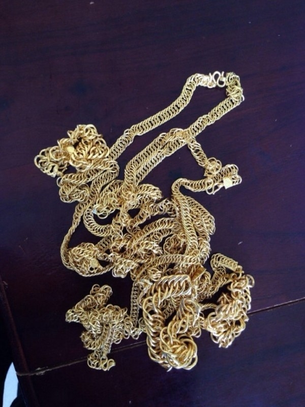 Kieu nu bi an va hang loat vu sap bay vang gia hinh anh 2