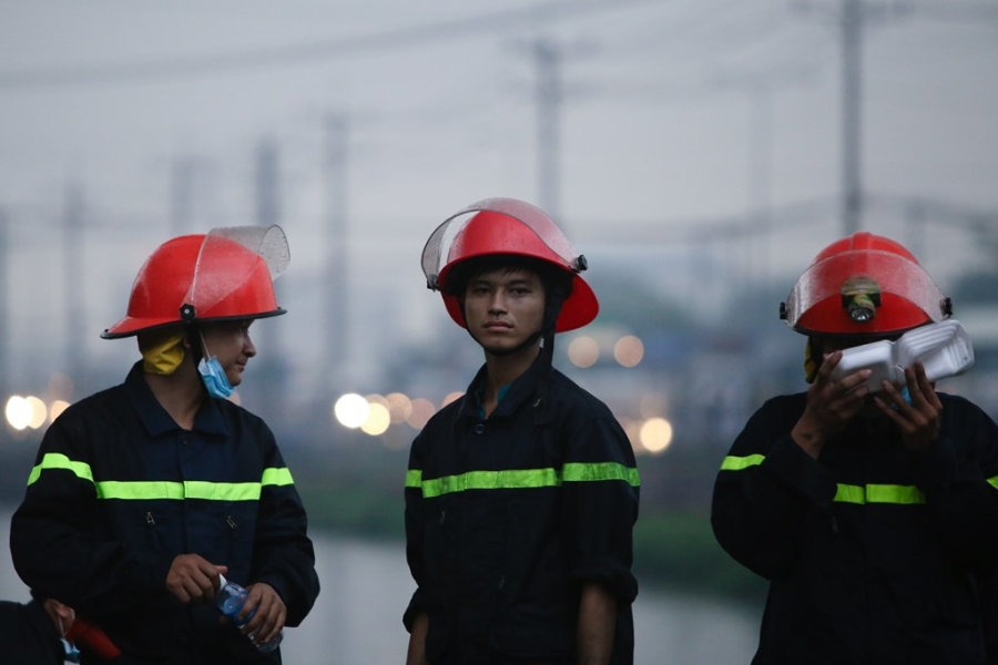 Linh cuu hoa kiet suc dap dam chay nem Van Thanh hinh anh 6