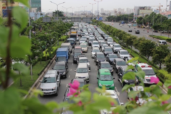 Oto noi duoi 2 km vao sang som o cua ngo Sai Gon hinh anh 2