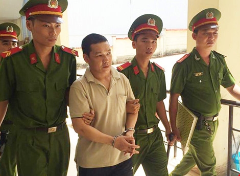 Gã côn đồ và cơn cuồng ghen truy sát vợ, đe dọa giết cả nhà ngoại - Ảnh 1. Gã côn đồ và cơn cuồng ghen truy sát vợ, đe dọa giết cả nhà ngoại - Ảnh 1.