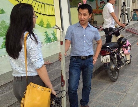  Thanh sắt mà anh Tuấn cầm nặng khoảng 10kg rơi từ tầng cao xuống xe ô tô. Ảnh: Nhóm Cư dân HH. 