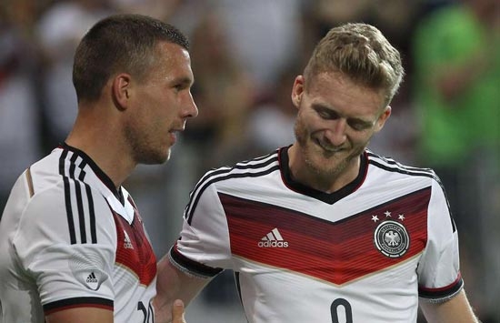 Podolski và Schuerrle bị chỉ trích khi có tên trong danh sách triệu tập sơ bộ