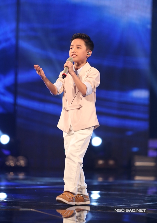 cau-be-hat-dam-cuoi-ho-van-cuong-lot-xac-o-vong-liveshow-6