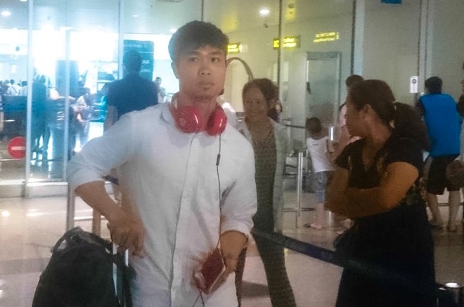 Ban gai Hoa Minzy den don Cong Phuong ngay tro ve hinh anh 1
