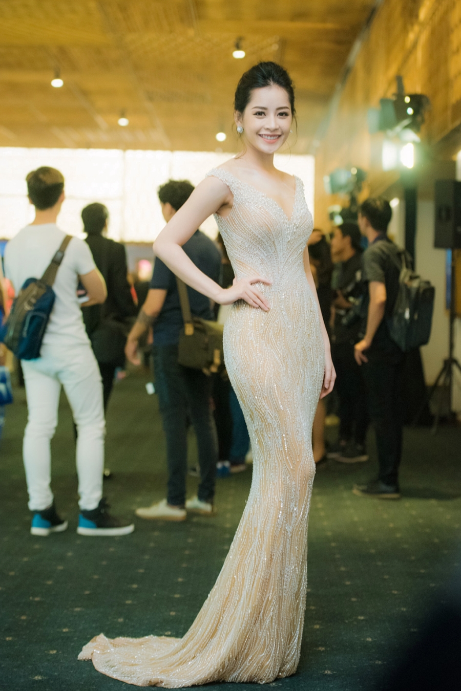 10 bo vay da hoi dep nhat su kien tuan qua hinh anh 2