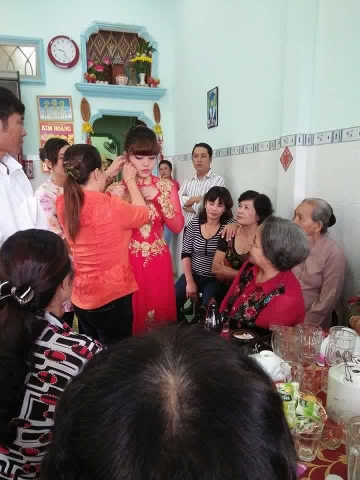 Đám cưới chỉ có cô dâu và di ảnh chú rể