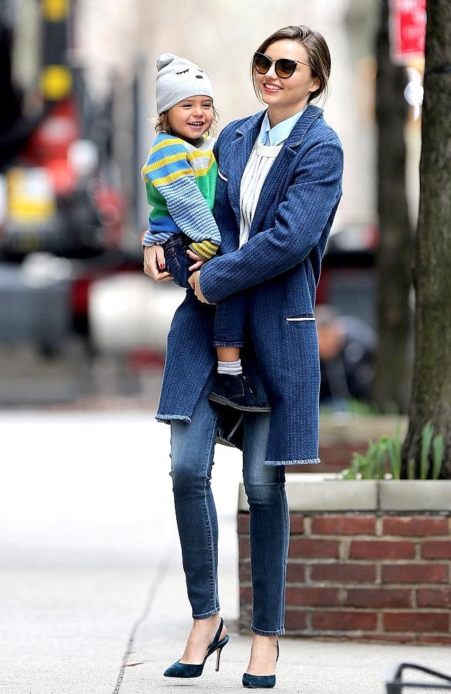 Street style yeu thich cua Miranda Kerr hinh anh 5