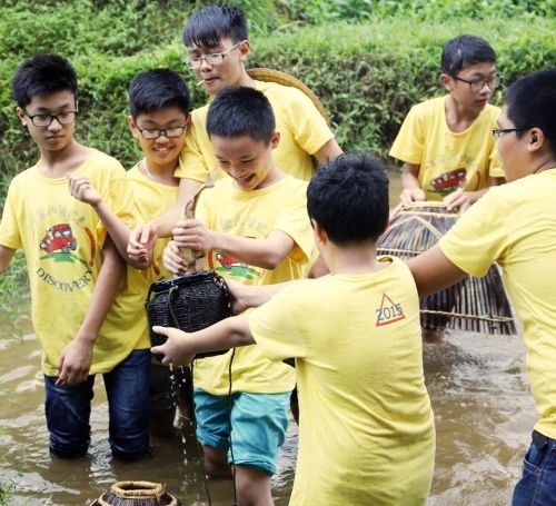 'Trăm phương nghìn kế' quản con nghỉ hè của dân nhà giàu - Ảnh 1