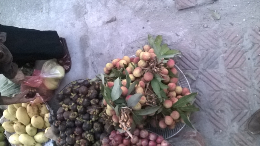 Xuất hiện cùng nhiều loại quả bình dân, nhưng vải đầu mùa có giá đắt ngay cả nhà giàu Hà Nội cũng nhăn mặt
