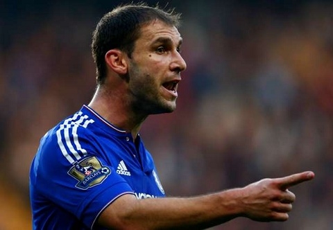  Chelsea mua thanh cong hau ve Stephan Lichtsteiner hinh anh 2
