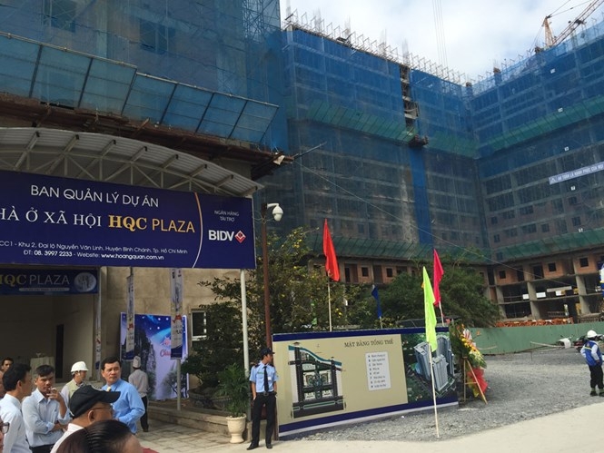 Dù NHNN đã ra công văn yêu cầu các NH tiếp tục giải ngân nhưng việc này vẫn chưa chắc chắn, mới chỉ tạm thời nên nhiều người mua nhà chưa yên tâm /// Ảnh: Đình Sơn