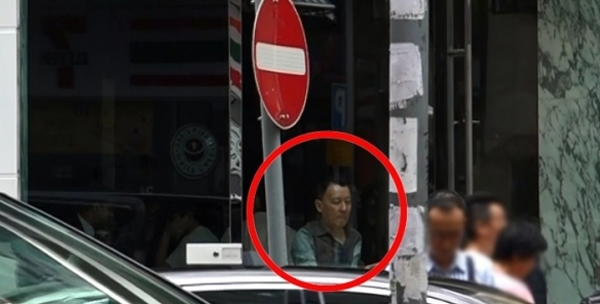 Cha đẻ của Trần Quán Hy cũng lọt vào tầm ngắm paparazzi