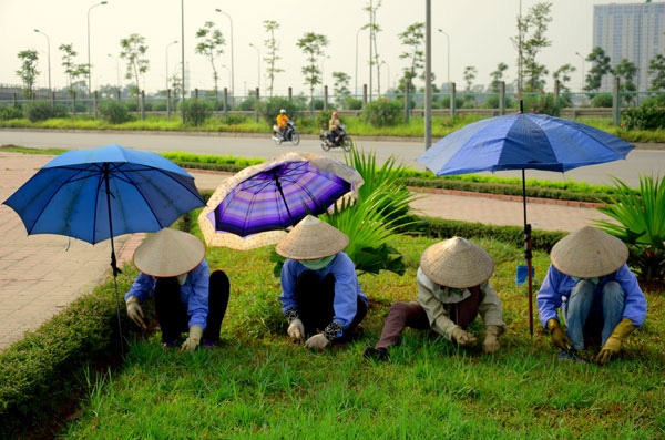 Trăm kiểu chống nắng bá đạo của người dân Thủ đô ngày hè tới