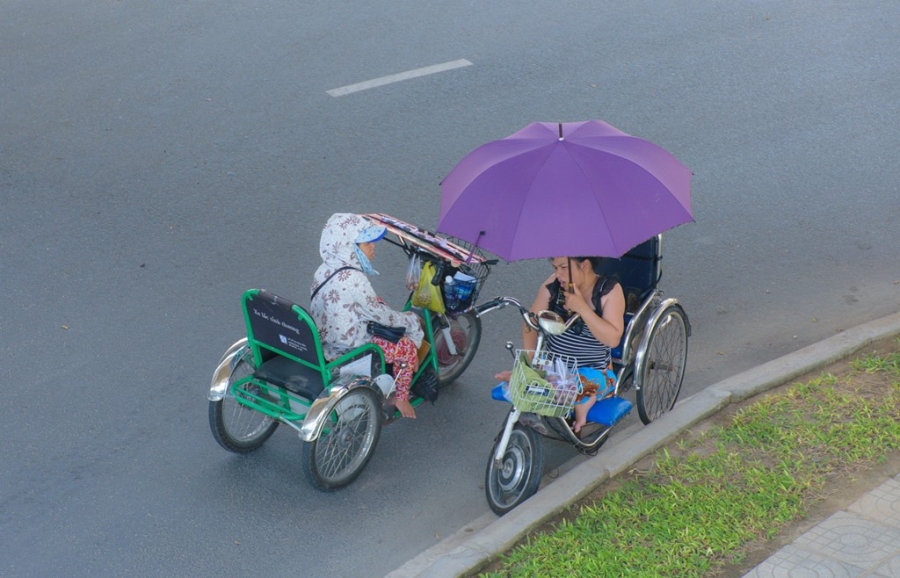 Dan Da Nang xuong gam cau, cong vien tron nong 37 do C hinh anh 5