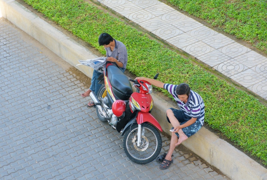 Dan Da Nang xuong gam cau, cong vien tron nong 37 do C hinh anh 6