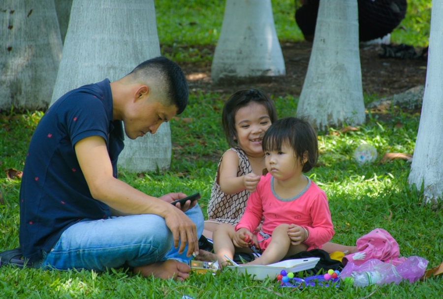 Dan Da Nang xuong gam cau, cong vien tron nong 37 do C hinh anh 10