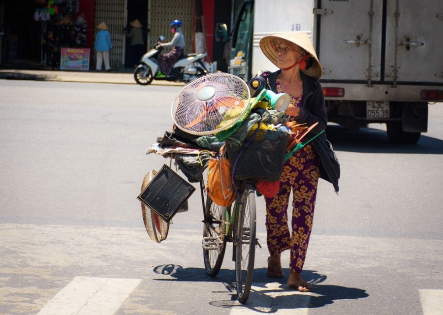 Dan Da Nang xuong gam cau, cong vien tron nong 37 do C hinh anh 12