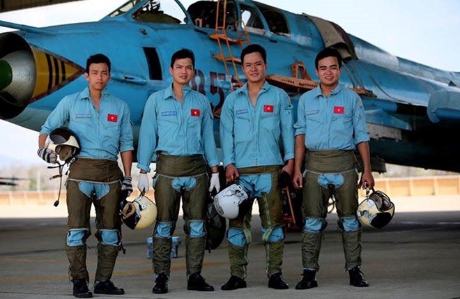 Dan mang tim kiem chang phi cong 9X dien trai, dan hat gioi hinh anh 2