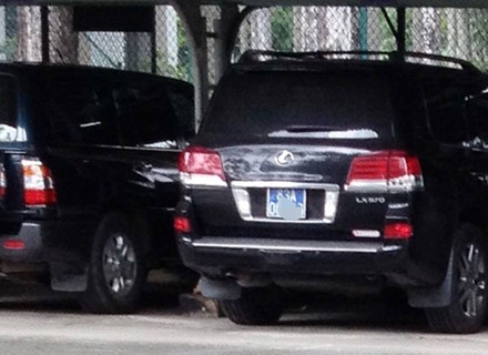  Một trong 4 chiếc Lexus 570 cực sang tại tỉnh nghèo Sóc Trăng. 