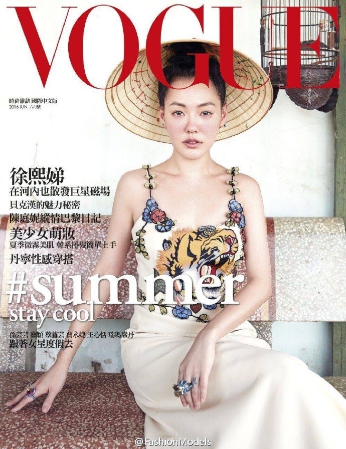Ngam tron bo anh o Ha Noi cua MC Tieu S tren Vogue hinh anh 2