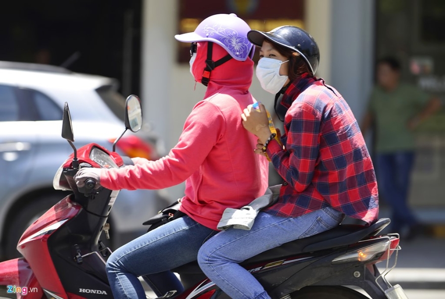 Nguoi Ha Noi tu ca lit nuoc giua trua nang hinh anh 6