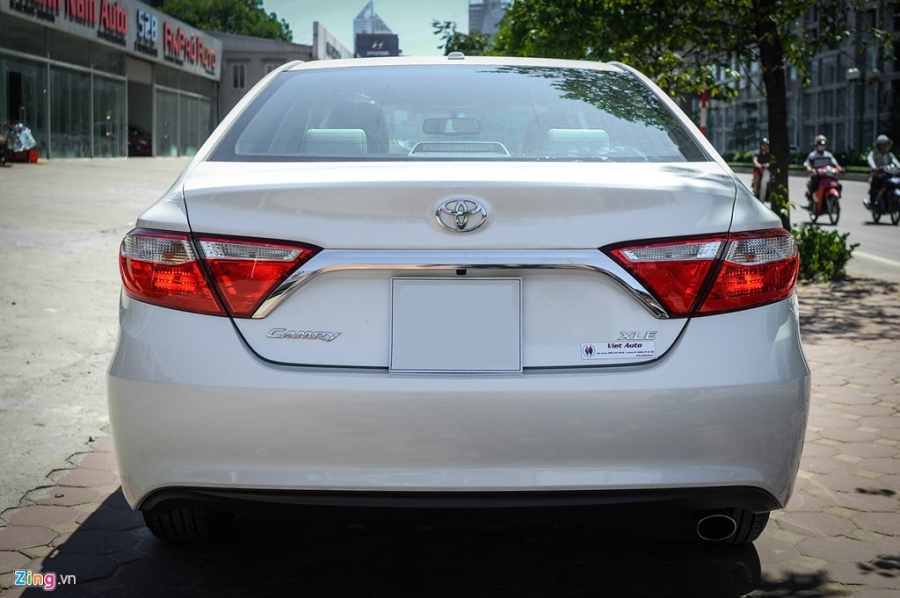 Toyota Camry XLE ban My gia gan 2 ty tai Ha Noi hinh anh 2