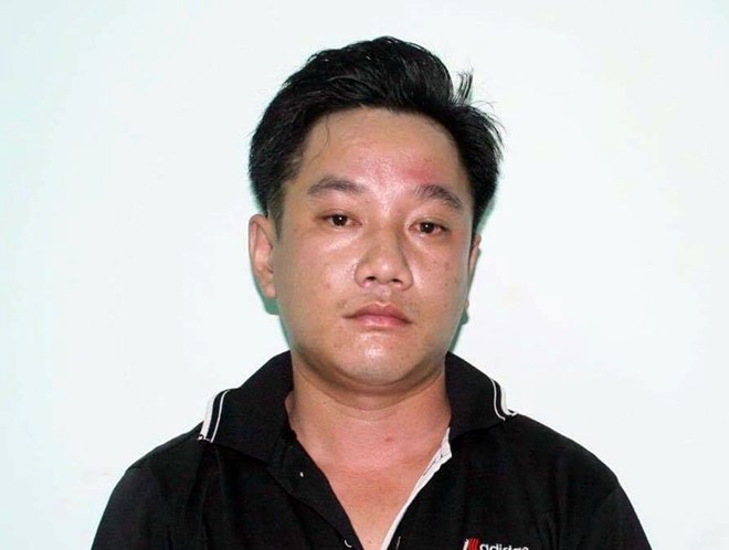Bi ngan can yeu duong, thanh nien dot xe roi danh cong an hinh anh 1