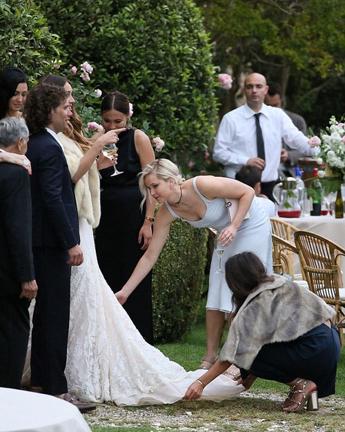 jennifer-lawrence-dien-mot-khong-noi-y-di-dam-cuoi-ban-than-3