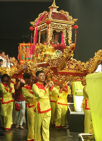 nhom-x-pro-va-buffalo-dong-quan-quan-cuoi-xuyen-viet-2016-1