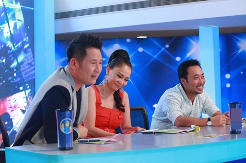 co gai nhan ve vang vn idol du dien “hoan toan ngo ngan” - 1