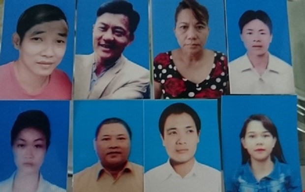 Mot canh bac bip, mat trang xe hoi hinh anh 1